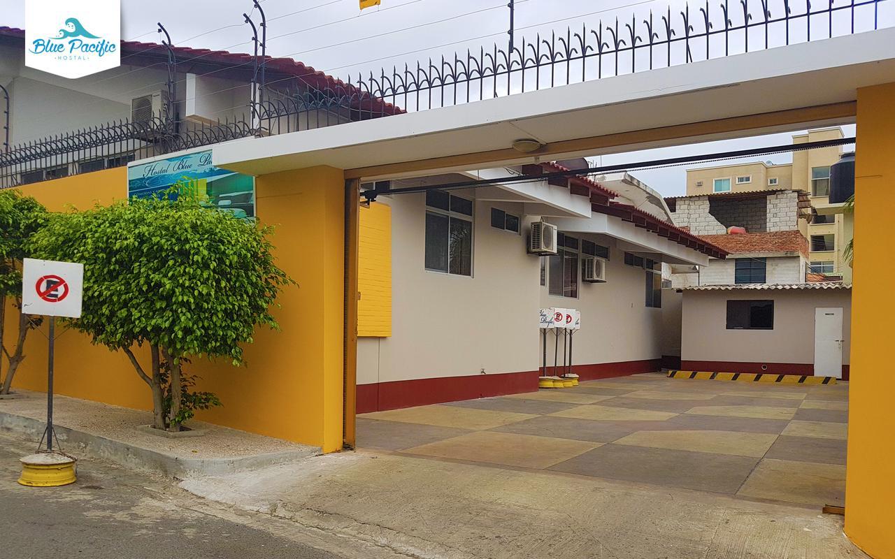 Hostal Blue Pacific Manta Bagian luar foto