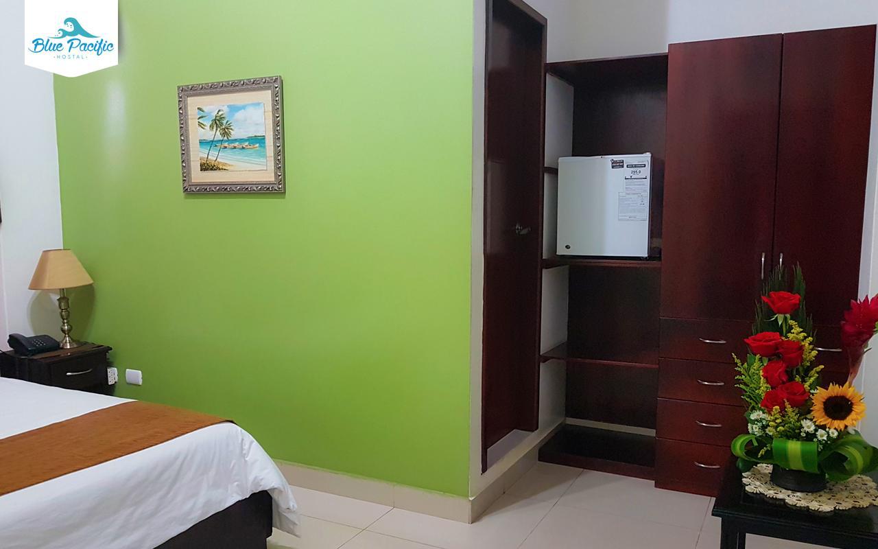 Hostal Blue Pacific Manta Bagian luar foto