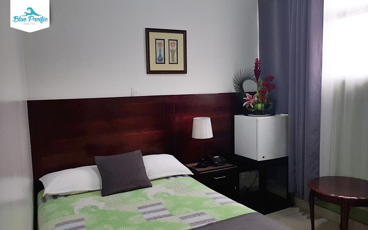 Hostal Blue Pacific Manta Bagian luar foto