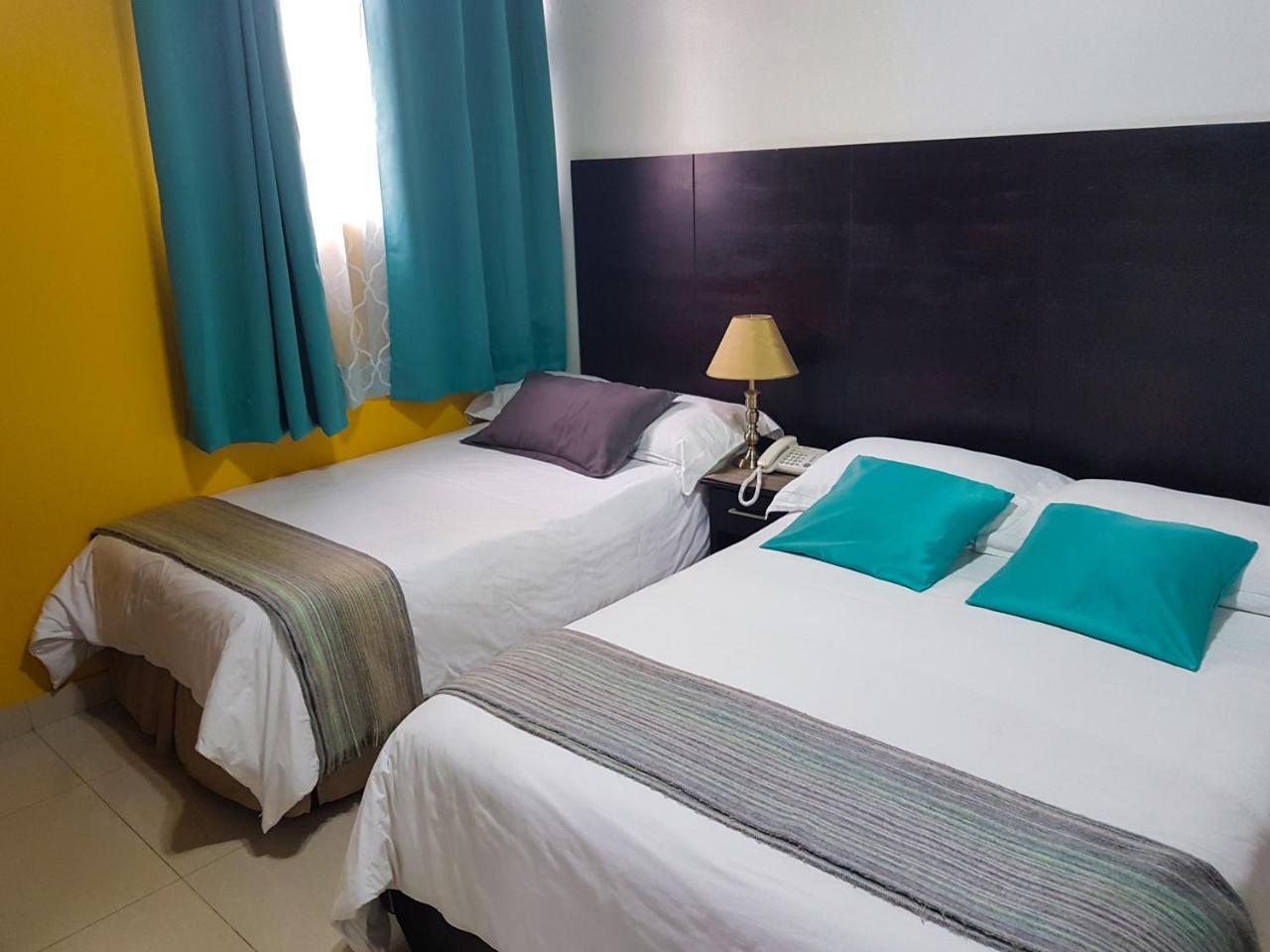 Hostal Blue Pacific Manta Bagian luar foto