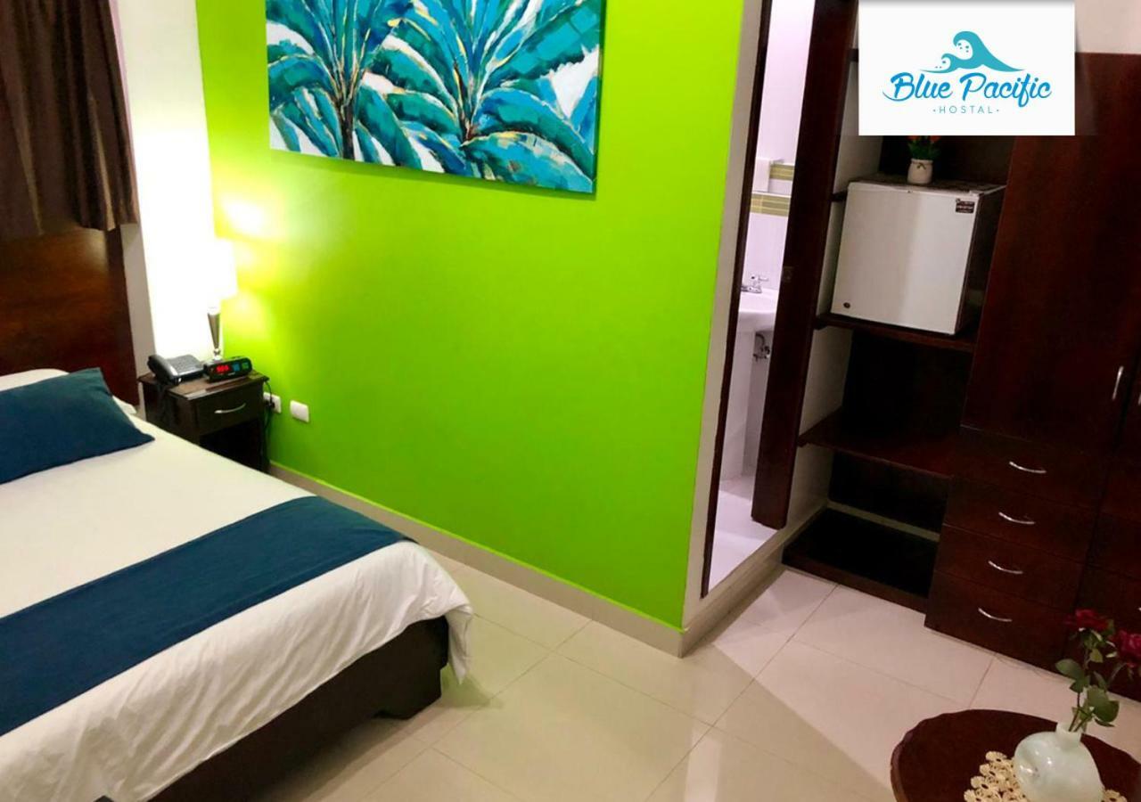 Hostal Blue Pacific Manta Bagian luar foto